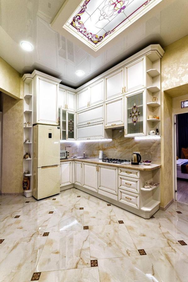 לבוב Rynok Square City Center Two Bedroom Apartment! מראה חיצוני תמונה