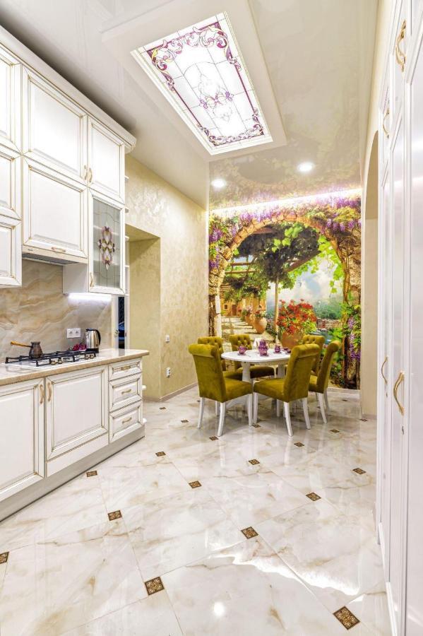 לבוב Rynok Square City Center Two Bedroom Apartment! מראה חיצוני תמונה