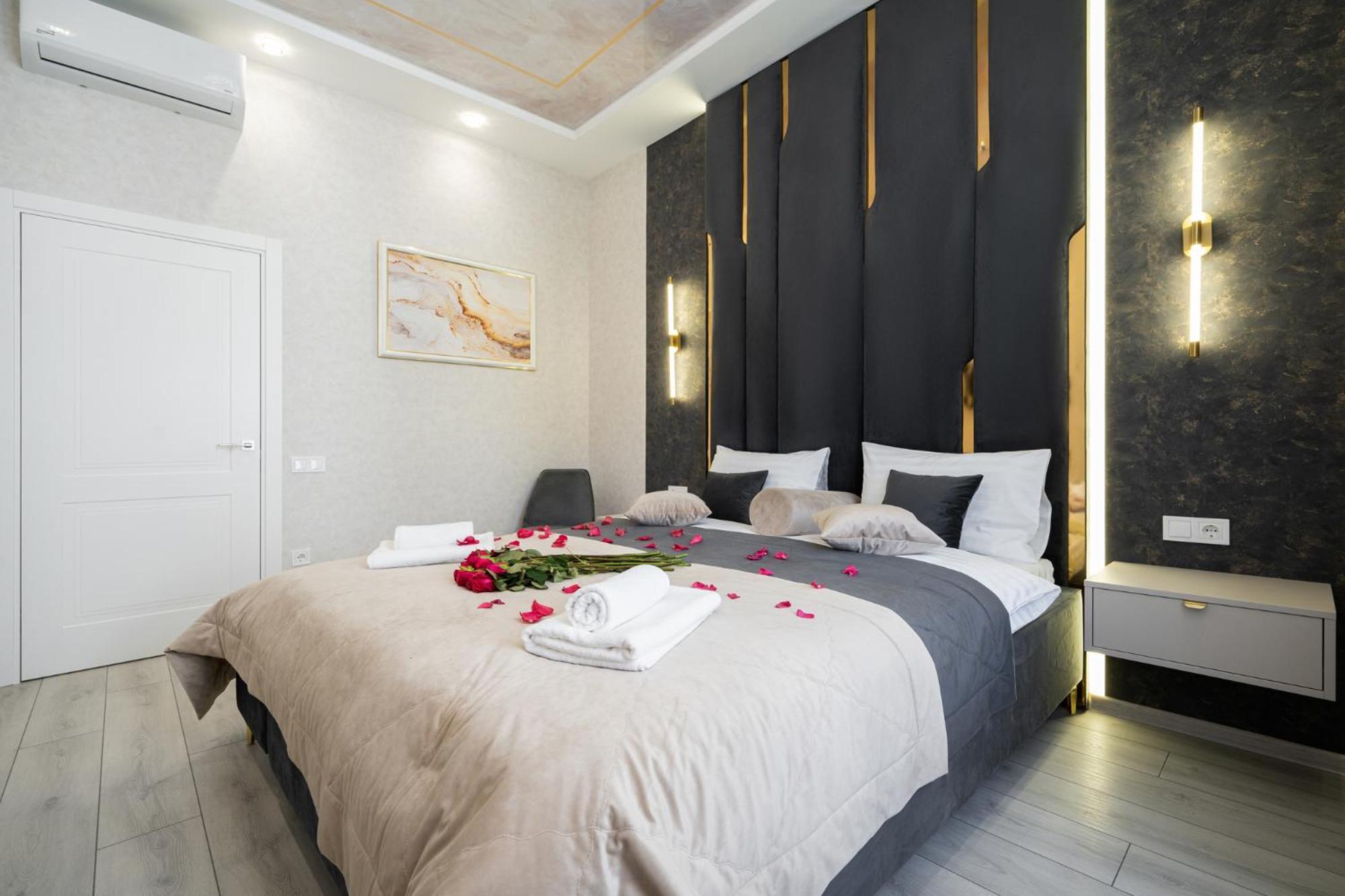 לבוב Rynok Square City Center Two Bedroom Apartment! מראה חיצוני תמונה